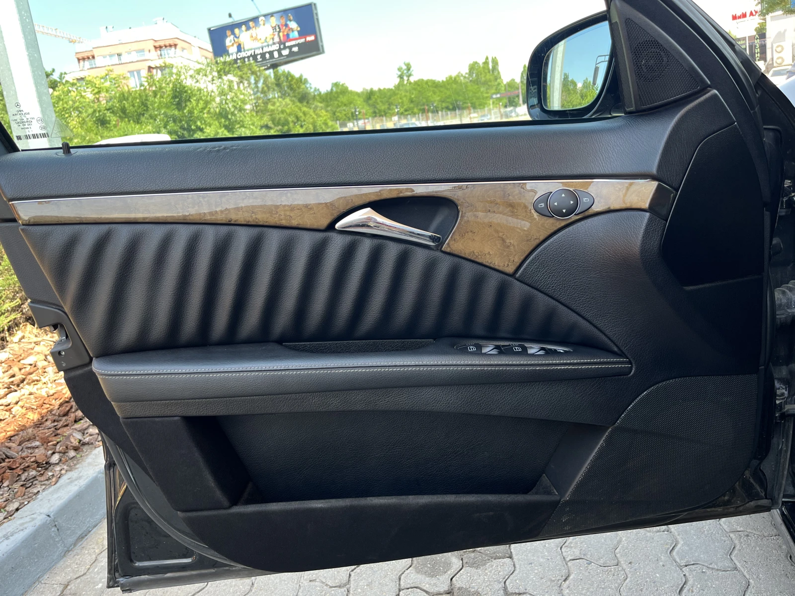 Mercedes-Benz E 320 CDI Avantgarde Sport Package , снимка 11 - Автомобили и джипове - 54996749