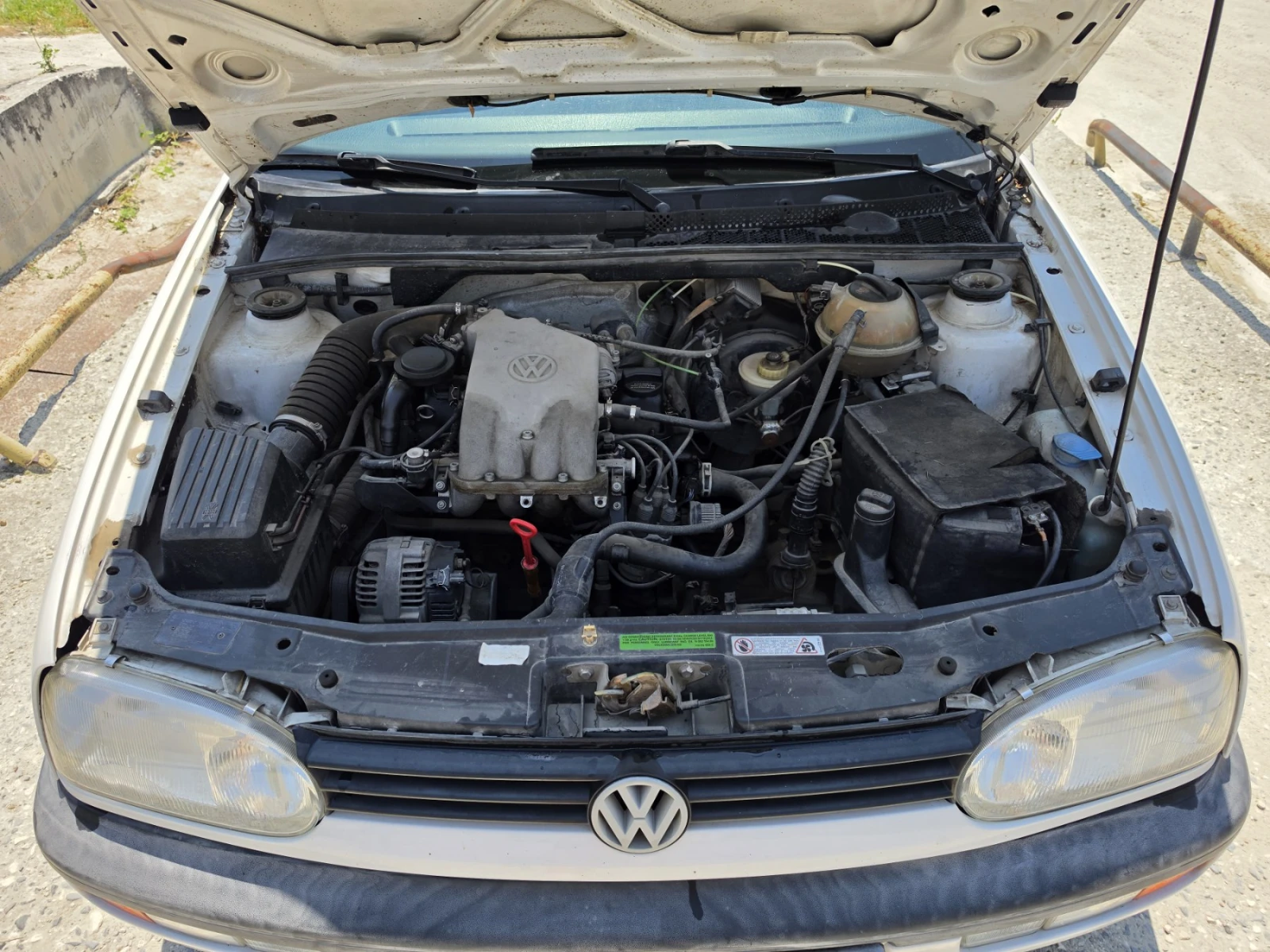 VW Golf 1.6 GT, снимка 5 - Автомобили и джипове - 55186213