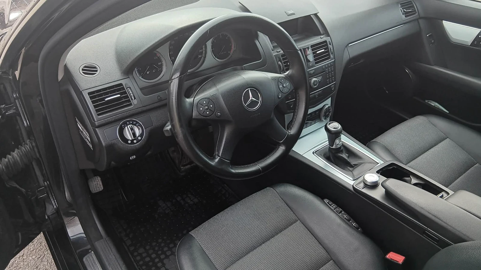 Mercedes-Benz C 220, снимка 9 - Автомобили и джипове - 55252911