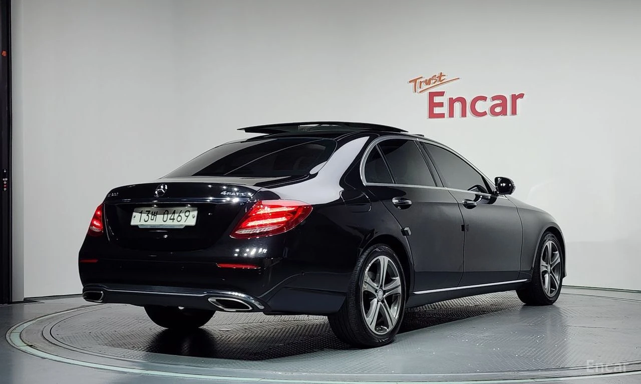 Mercedes-Benz E 300 ДИГИТАЛНО* ТАБЛО* ОБДУХВАНЕ* ПОДГРЕВ* ОБДУХВАНЕ* К