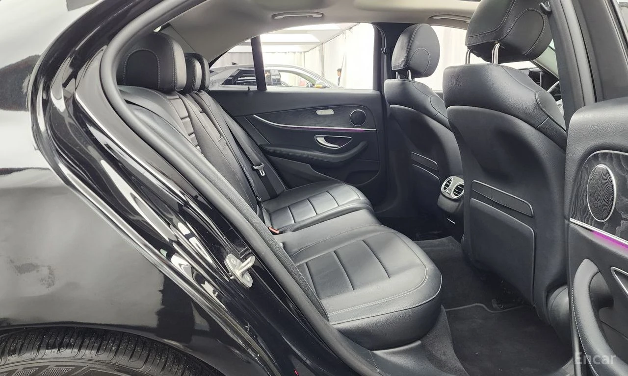 Mercedes-Benz E 300 ДИГИТАЛНО* ТАБЛО* ОБДУХВАНЕ* ПОДГРЕВ* ОБДУХВАНЕ* К, снимка 16 - Автомобили и джипове - 55528746