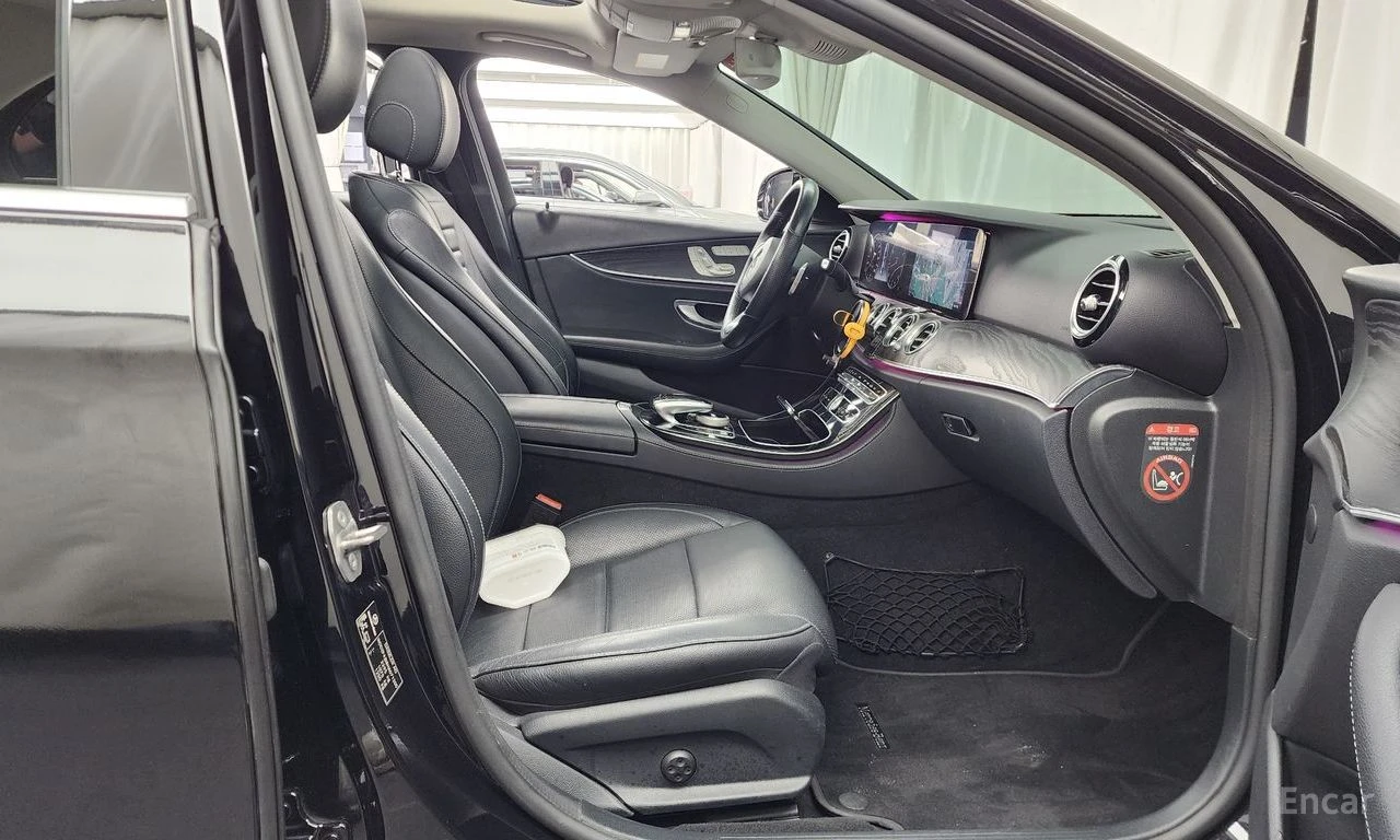 Mercedes-Benz E 300 ДИГИТАЛНО* ТАБЛО* ОБДУХВАНЕ* ПОДГРЕВ* ОБДУХВАНЕ* К, снимка 14 - Автомобили и джипове - 55528746