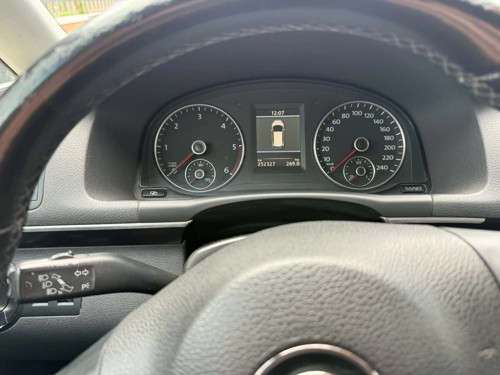 VW Touran, снимка 6 - Автомобили и джипове - 55903765