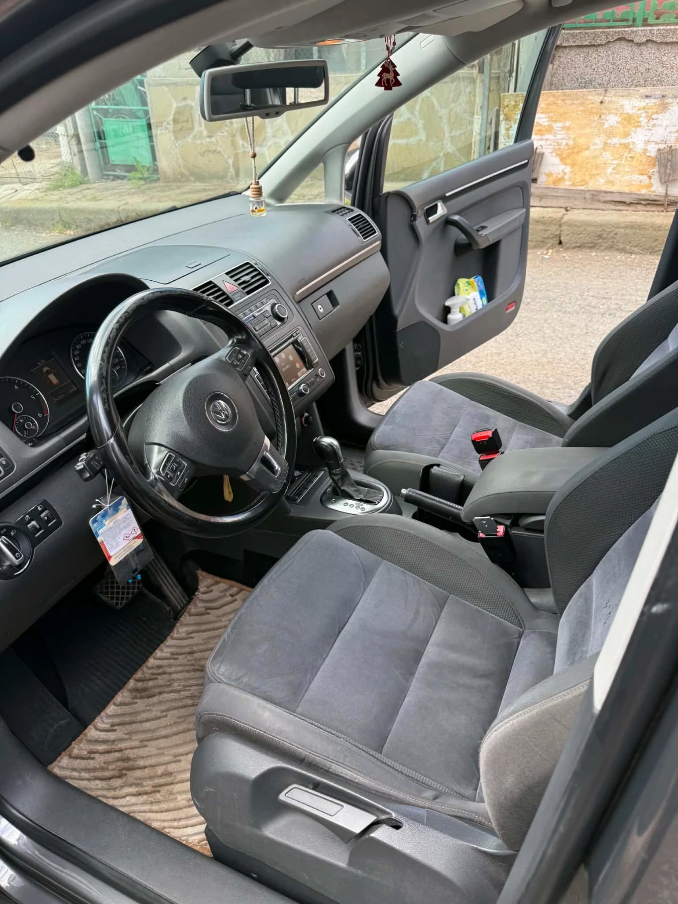 VW Touran, снимка 12 - Автомобили и джипове - 55903765