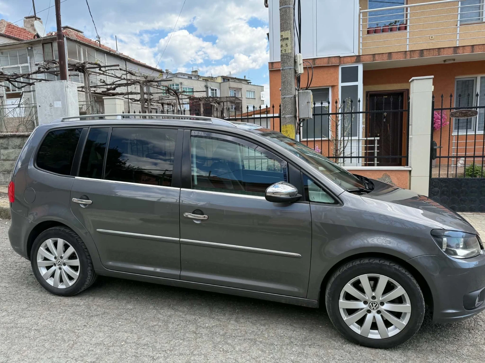 VW Touran, снимка 14 - Автомобили и джипове - 55903765