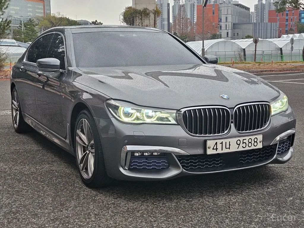 BMW 740 M-PK* ОБДУХ* МАСАЖ* 360* HUD* DIS* TV* SOFT-CLOSE*, снимка 3 - Автомобили и джипове - 56060258
