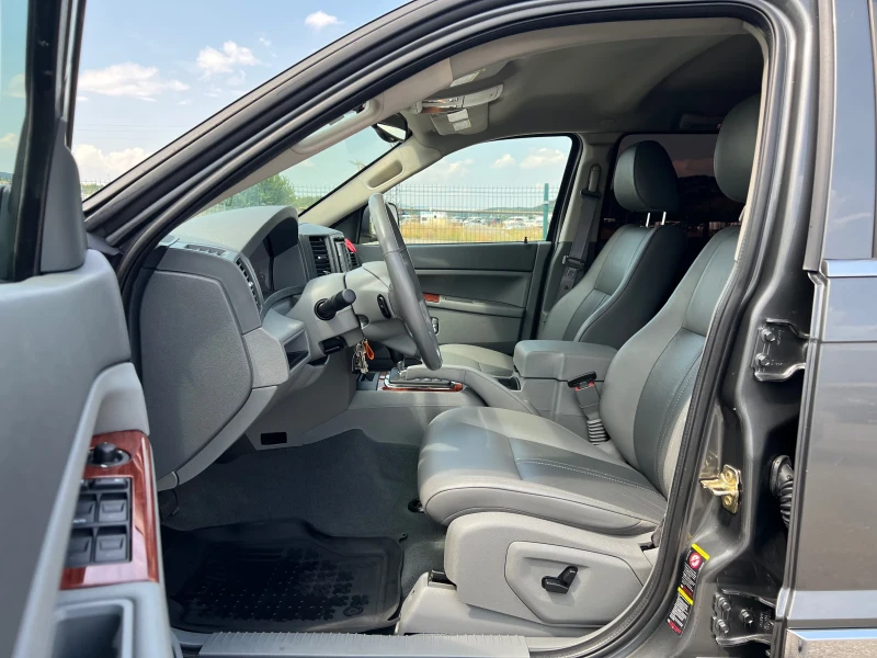 Jeep Grand cherokee 3.0d 77000kм, снимка 6 - Автомобили и джипове - 51404459