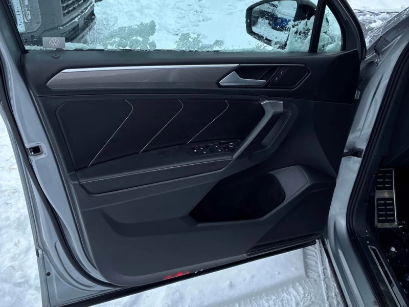 VW Tiguan * Comfortline R Line Black Edition * CARFAX * ЦЕНА, снимка 11 - Автомобили и джипове - 53462731