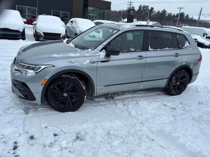 VW Tiguan * Comfortline R Line Black Edition * CARFAX * ЦЕНА, снимка 2 - Автомобили и джипове - 53462731