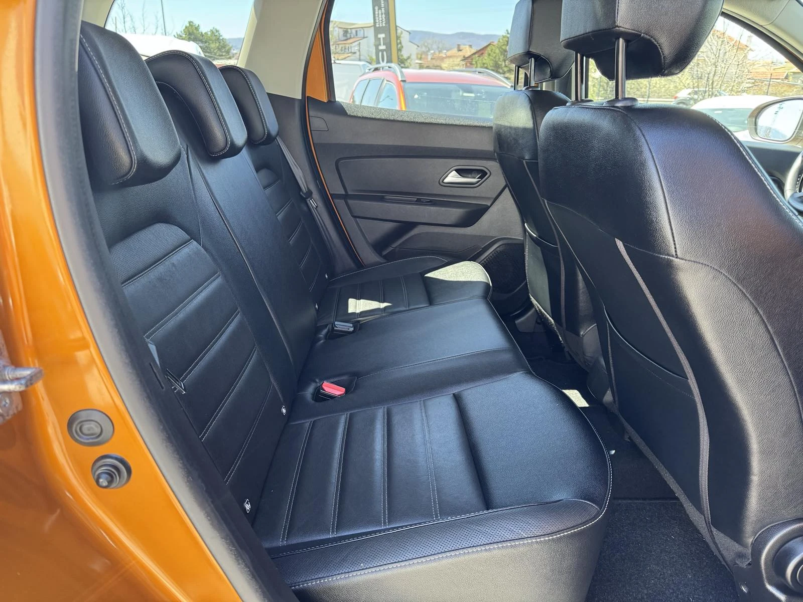 Dacia Duster 1.3Tce 150k.c., снимка 10 - Автомобили и джипове - 54137644