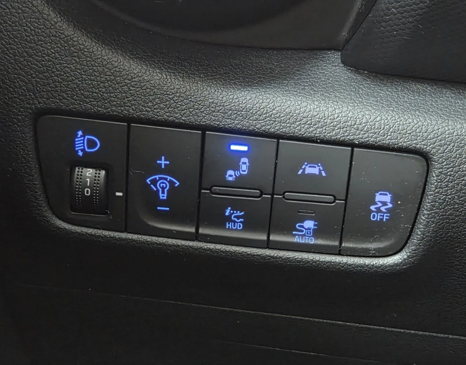 Hyundai Kona 64KWh/Premium/Blue Link, снимка 16 - Автомобили и джипове - 54261352