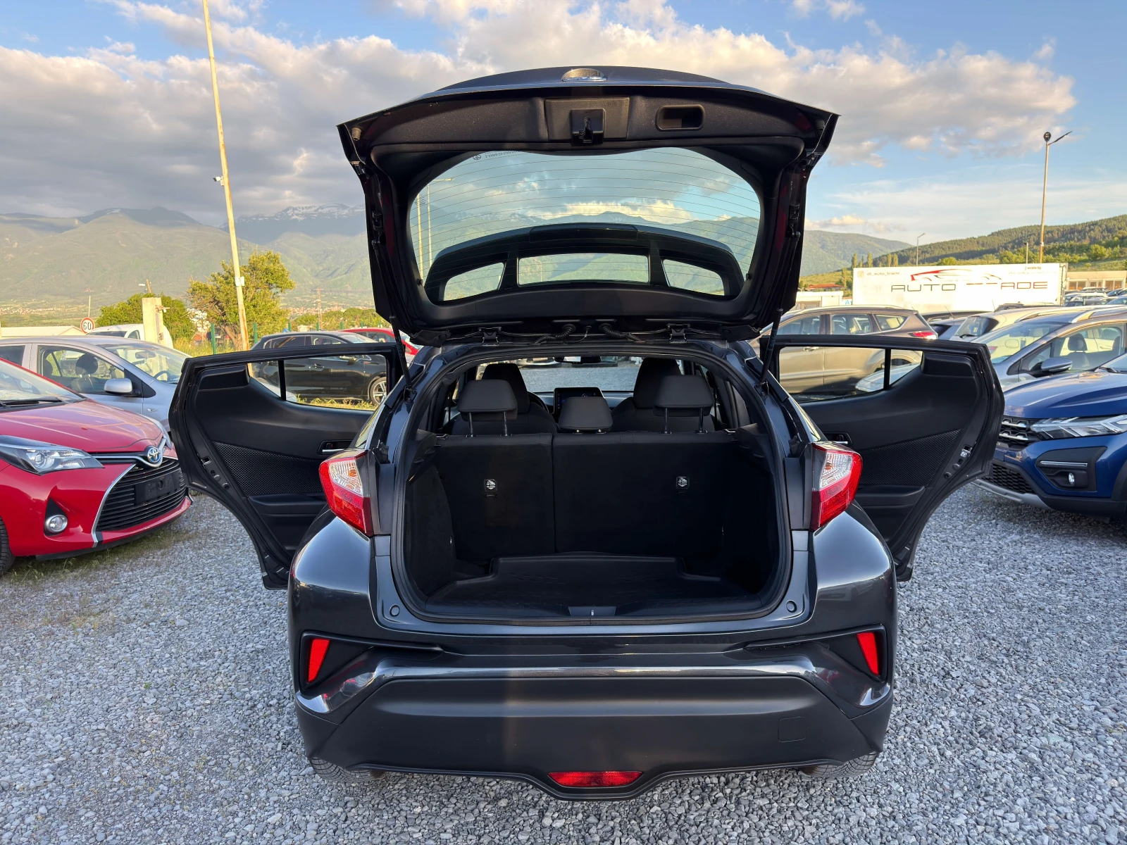Toyota C-HR 1.8 Hybrid BUSINESS / NAVI / 1 СОБСТВЕНИК, снимка 10 - Автомобили и джипове - 54712092