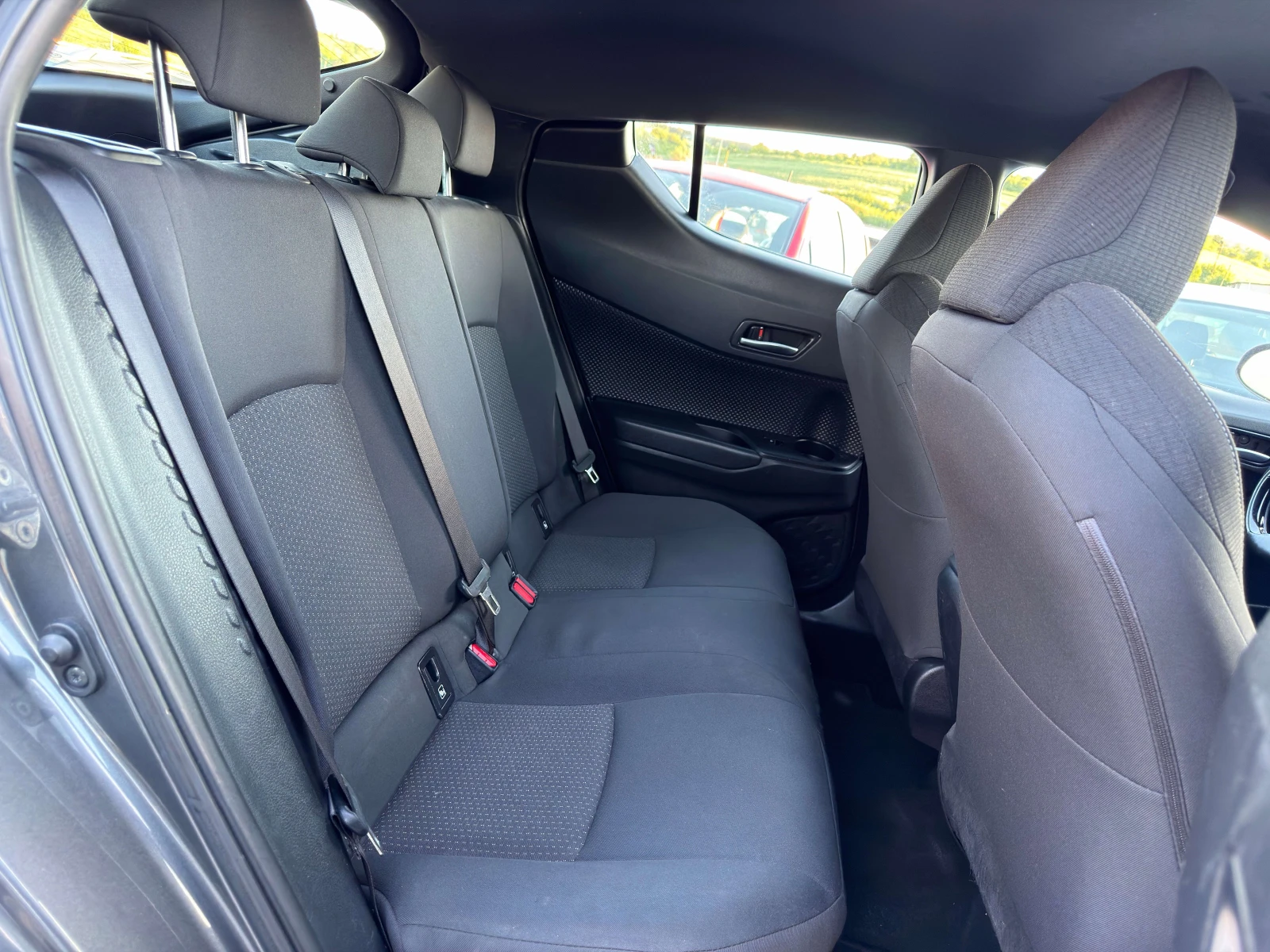 Toyota C-HR 1.8 Hybrid BUSINESS / NAVI / 1 СОБСТВЕНИК, снимка 7 - Автомобили и джипове - 54712092