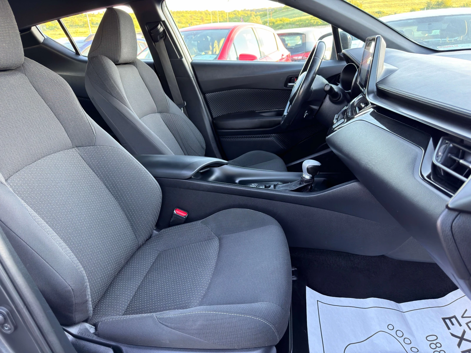 Toyota C-HR 1.8 Hybrid BUSINESS / NAVI / 1 СОБСТВЕНИК, снимка 8 - Автомобили и джипове - 54712092