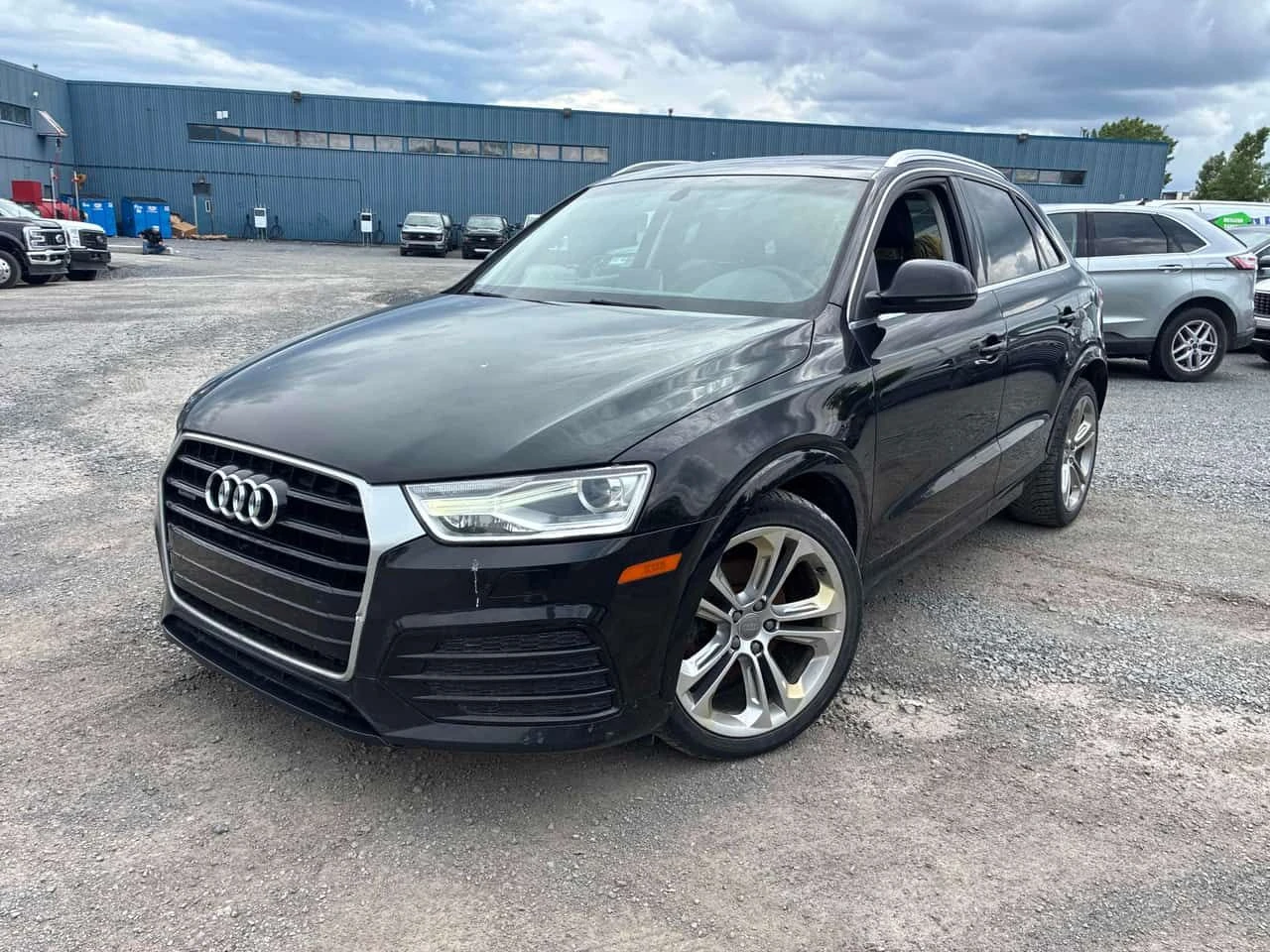 Audi Q3 PANORAMA| ПОДГРЕВИ| ПАМЕТ| 2 ЧИФТА ГУМИ| 
