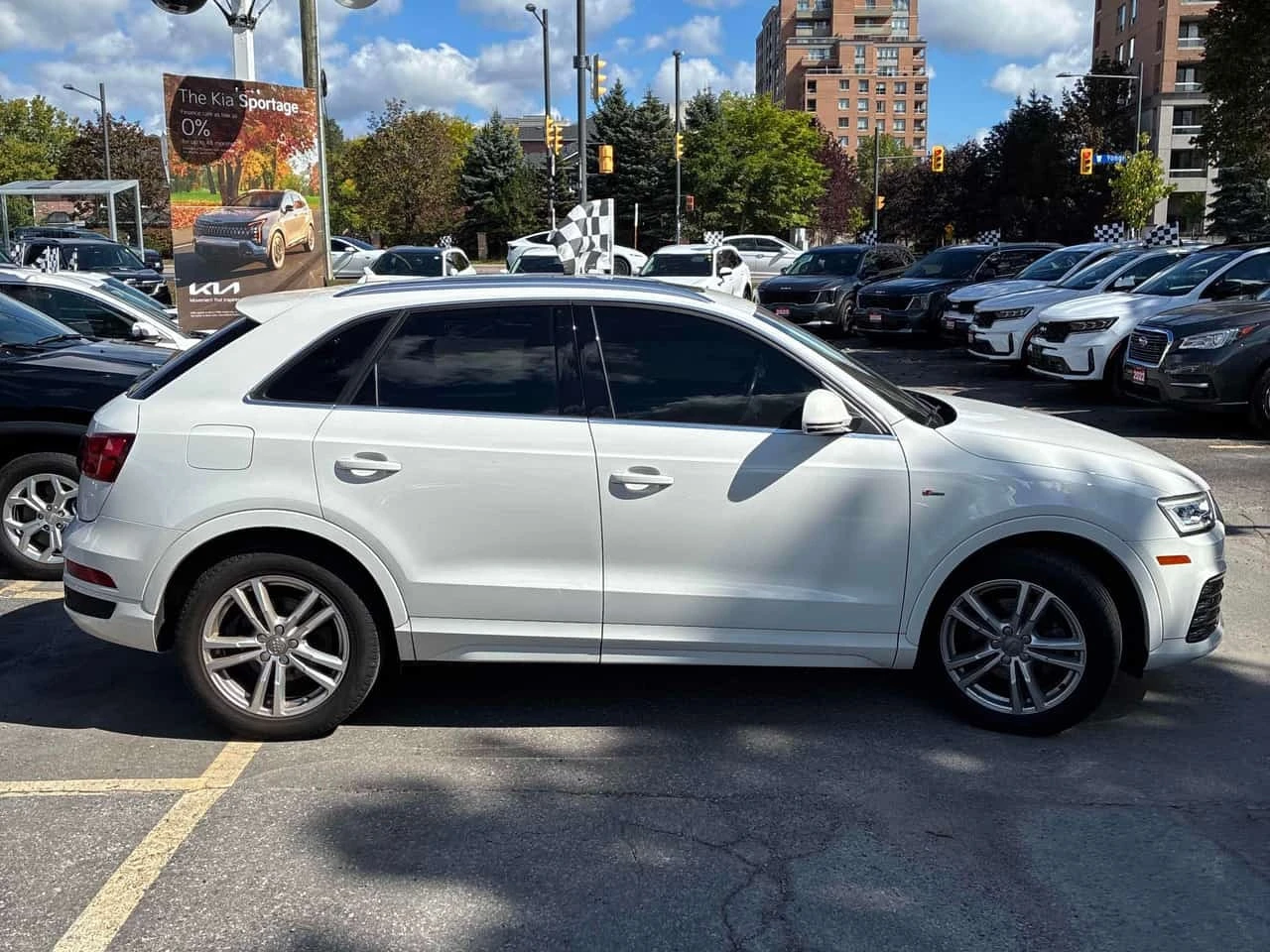 Audi Q3 ТЕCHNIK| BOSE| ПОДГРЕВИ| КАМЕРА| КЛИП НА МОТОРА| , снимка 3 - Автомобили и джипове - 56216881