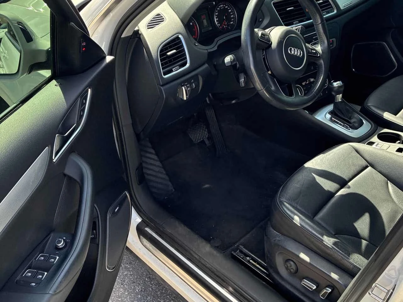 Audi Q3 ТЕCHNIK| BOSE| ПОДГРЕВИ| КАМЕРА| КЛИП НА МОТОРА| , снимка 5 - Автомобили и джипове - 56216881