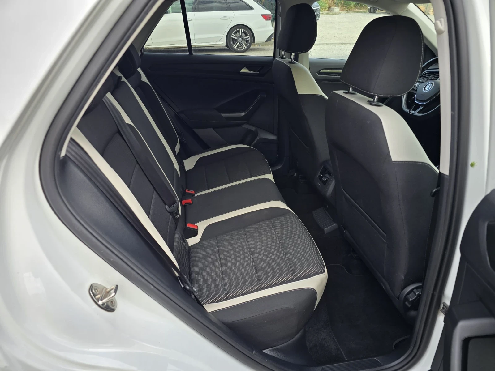 VW T-Roc R-LINE/DIGITAL/CAMERA, снимка 11 - Автомобили и джипове - 56222595