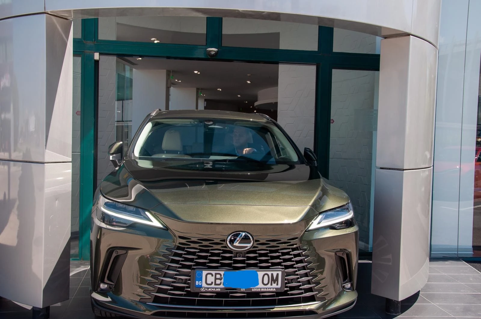Lexus RX 350h, снимка 3 - Автомобили и джипове - 56303473