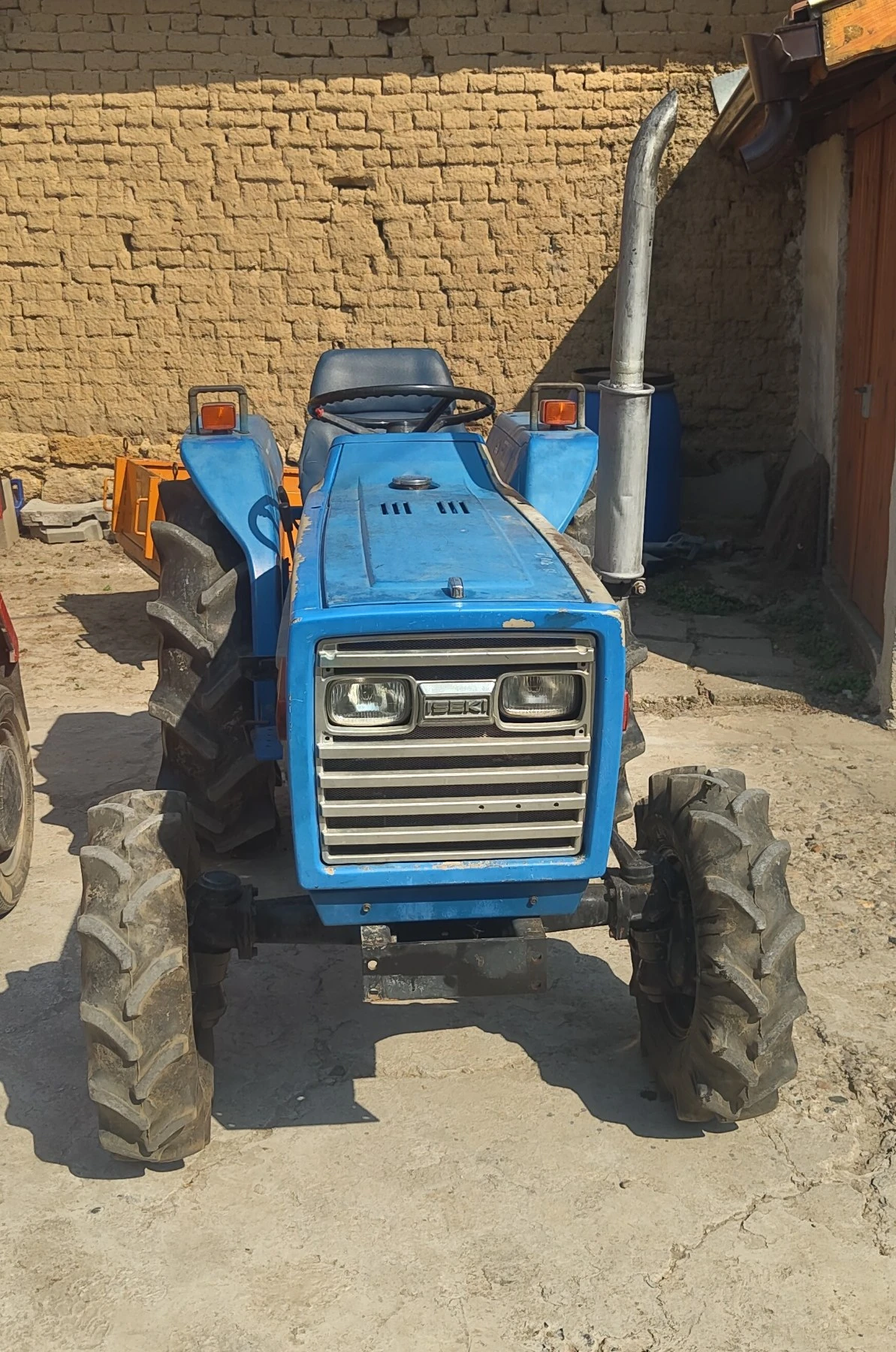 Трактор ISEKI TU 2100, снимка 3 - Селскостопанска техника - 55811384