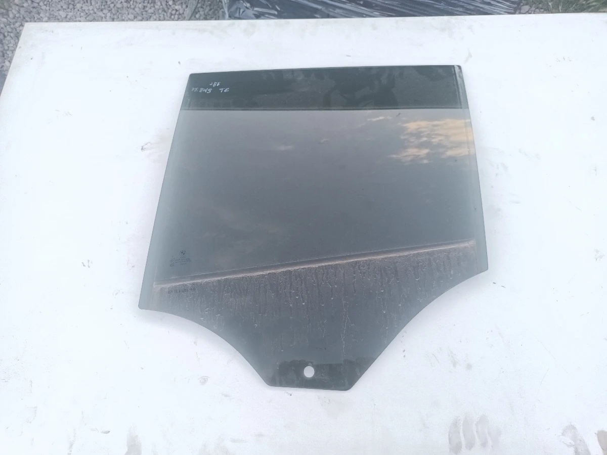 стъкло странично задно ляво БМВ Х1 2.0д x drive x1