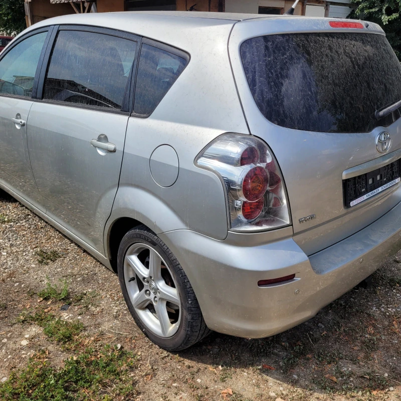 Toyota Corolla verso 2.2/d4d, снимка 2 - Автомобили и джипове - 41902368