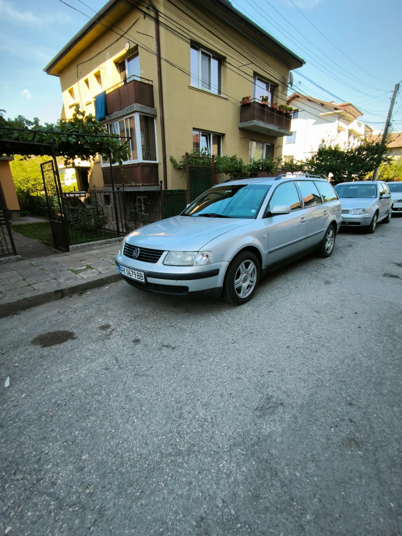 VW Passat, снимка 1 - Автомобили и джипове - 47332667