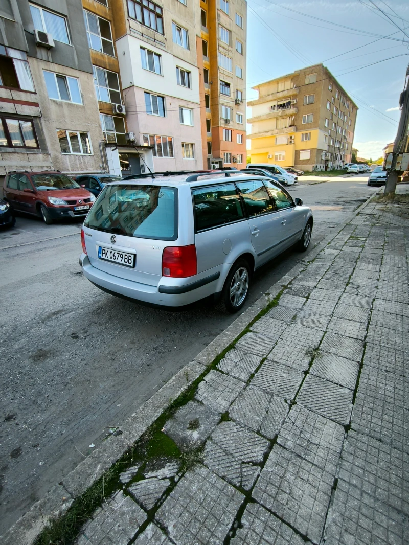 VW Passat, снимка 4 - Автомобили и джипове - 47332667