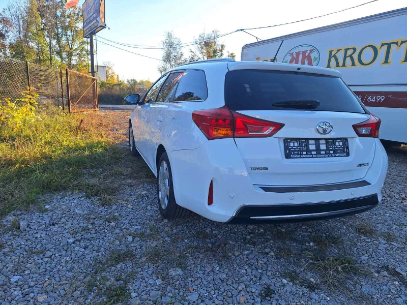 Toyota Auris, снимка 8 - Автомобили и джипове - 47600373