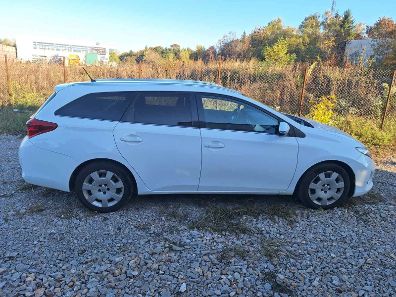 Toyota Auris, снимка 4 - Автомобили и джипове - 47600373