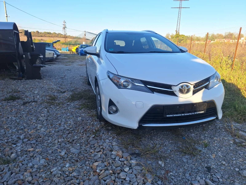 Toyota Auris, снимка 3 - Автомобили и джипове - 47600373