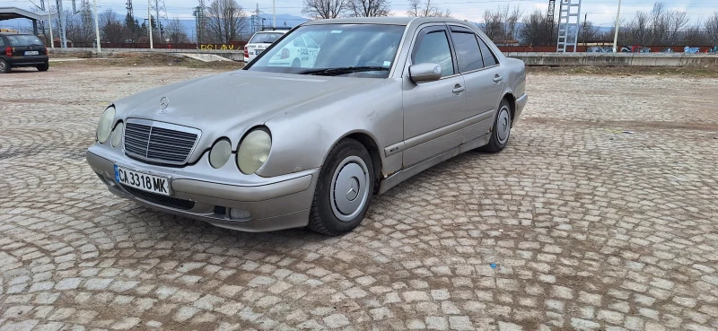 Mercedes-Benz E 200 CDI, снимка 2 - Автомобили и джипове - 47621684