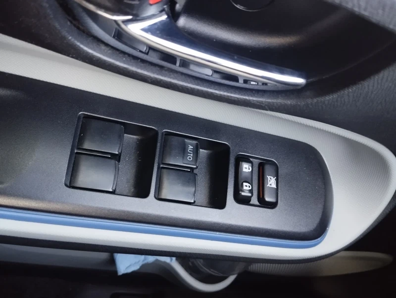 Toyota Prius  hibrid, снимка 11 - Автомобили и джипове - 50567679