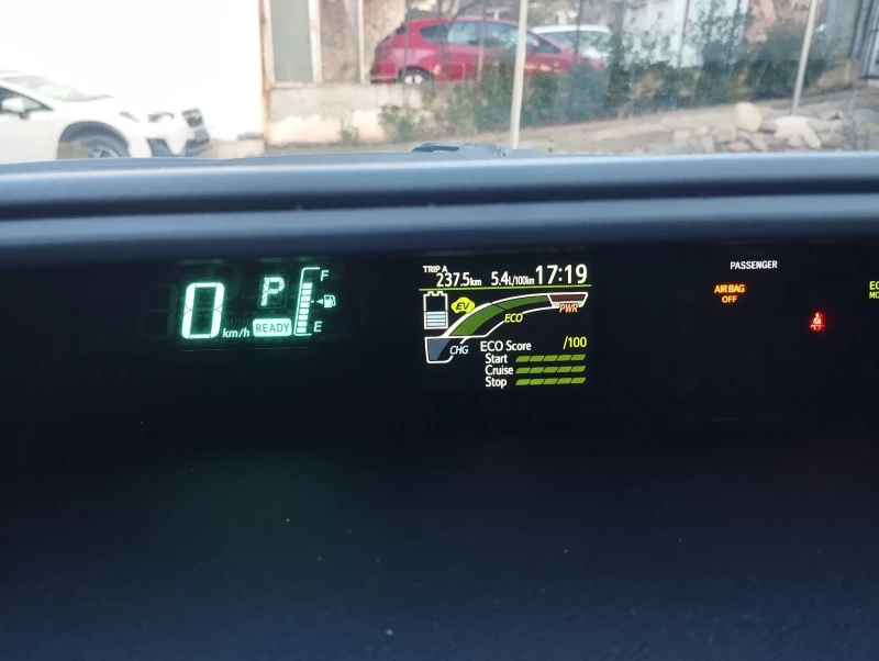 Toyota Prius  hibrid, снимка 12 - Автомобили и джипове - 50567679