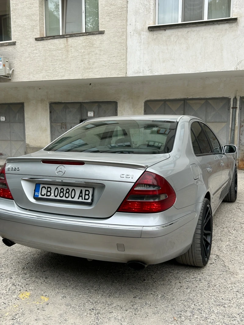 Mercedes-Benz E 320, снимка 5 - Автомобили и джипове - 52462369