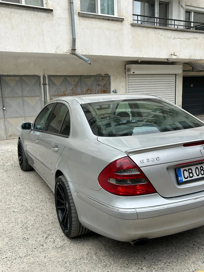 Mercedes-Benz E 320, снимка 6 - Автомобили и джипове - 52462369