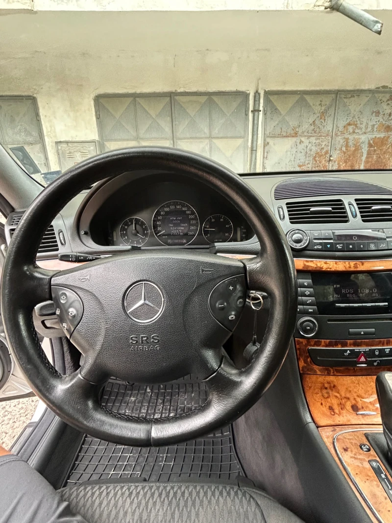 Mercedes-Benz E 320, снимка 8 - Автомобили и джипове - 52462369