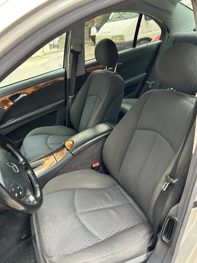Mercedes-Benz E 320, снимка 9 - Автомобили и джипове - 52462369