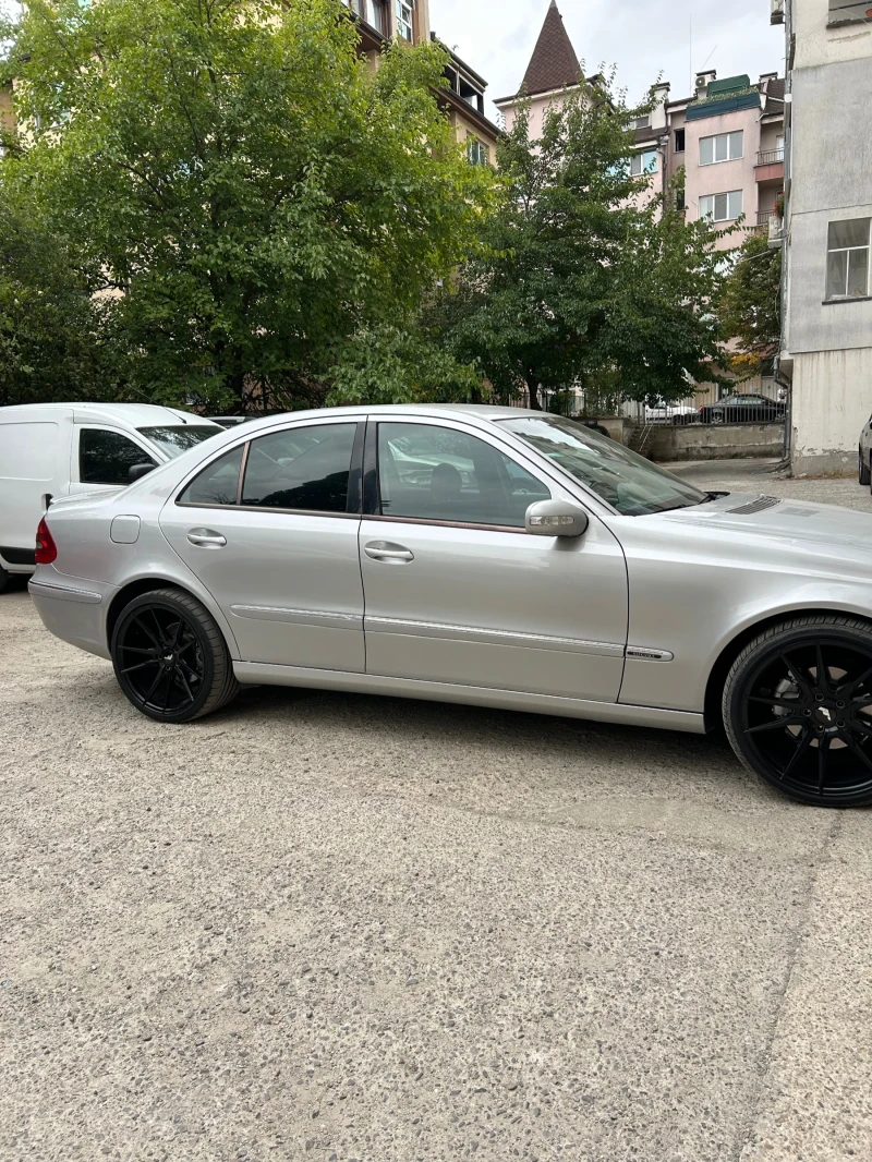 Mercedes-Benz E 320, снимка 3 - Автомобили и джипове - 52462369