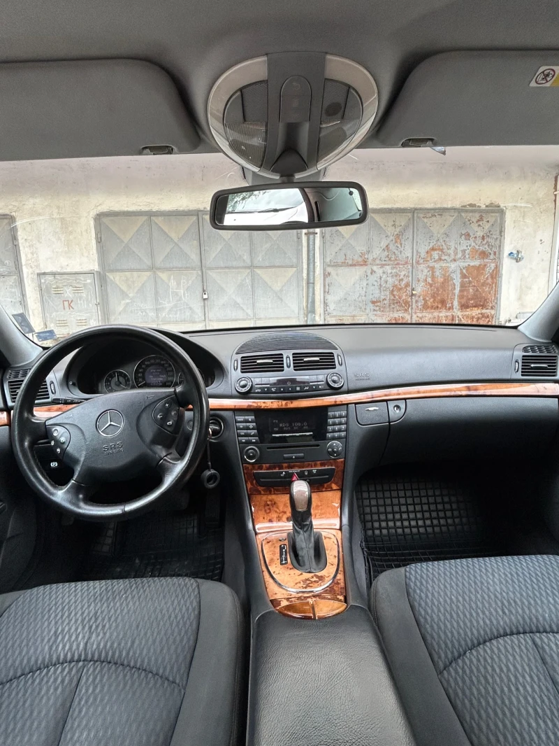 Mercedes-Benz E 320, снимка 7 - Автомобили и джипове - 52462369