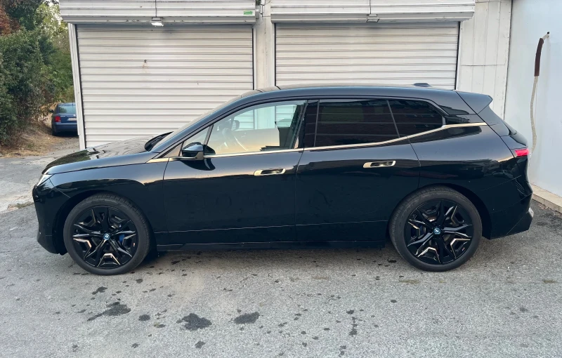 BMW iX xDrive40, снимка 6 - Автомобили и джипове - 52487557