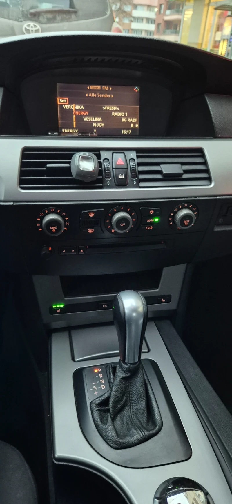 BMW 525 D/АВТОМАТИК/М-ПАКЕТ, снимка 4 - Автомобили и джипове - 53418394