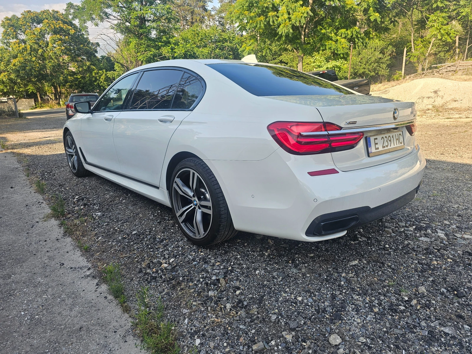 BMW 750  - изображение 8