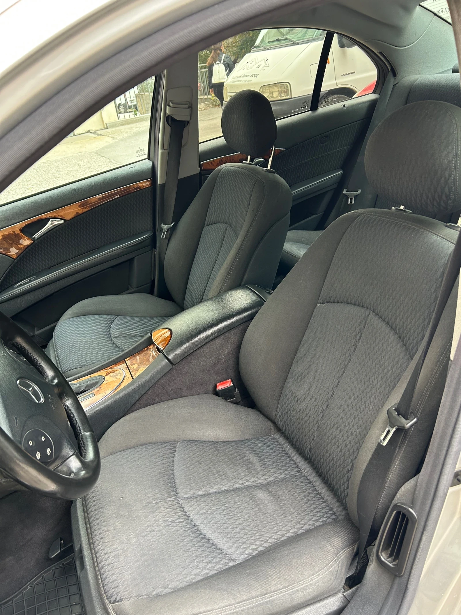 Mercedes-Benz E 320  - изображение 9