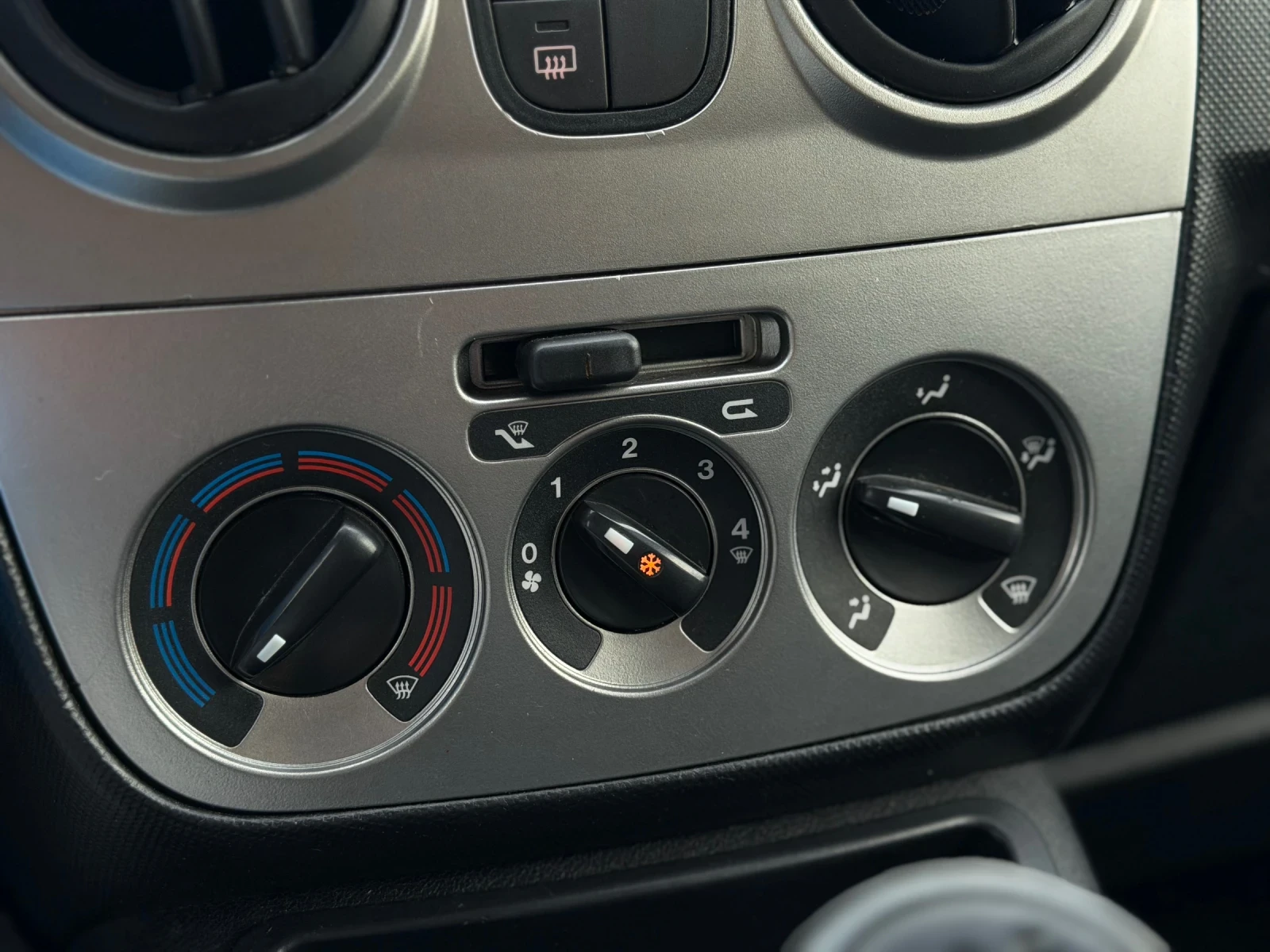 Peugeot Bipper 1.3 HDi 5 местен / Регистриран - изображение 9