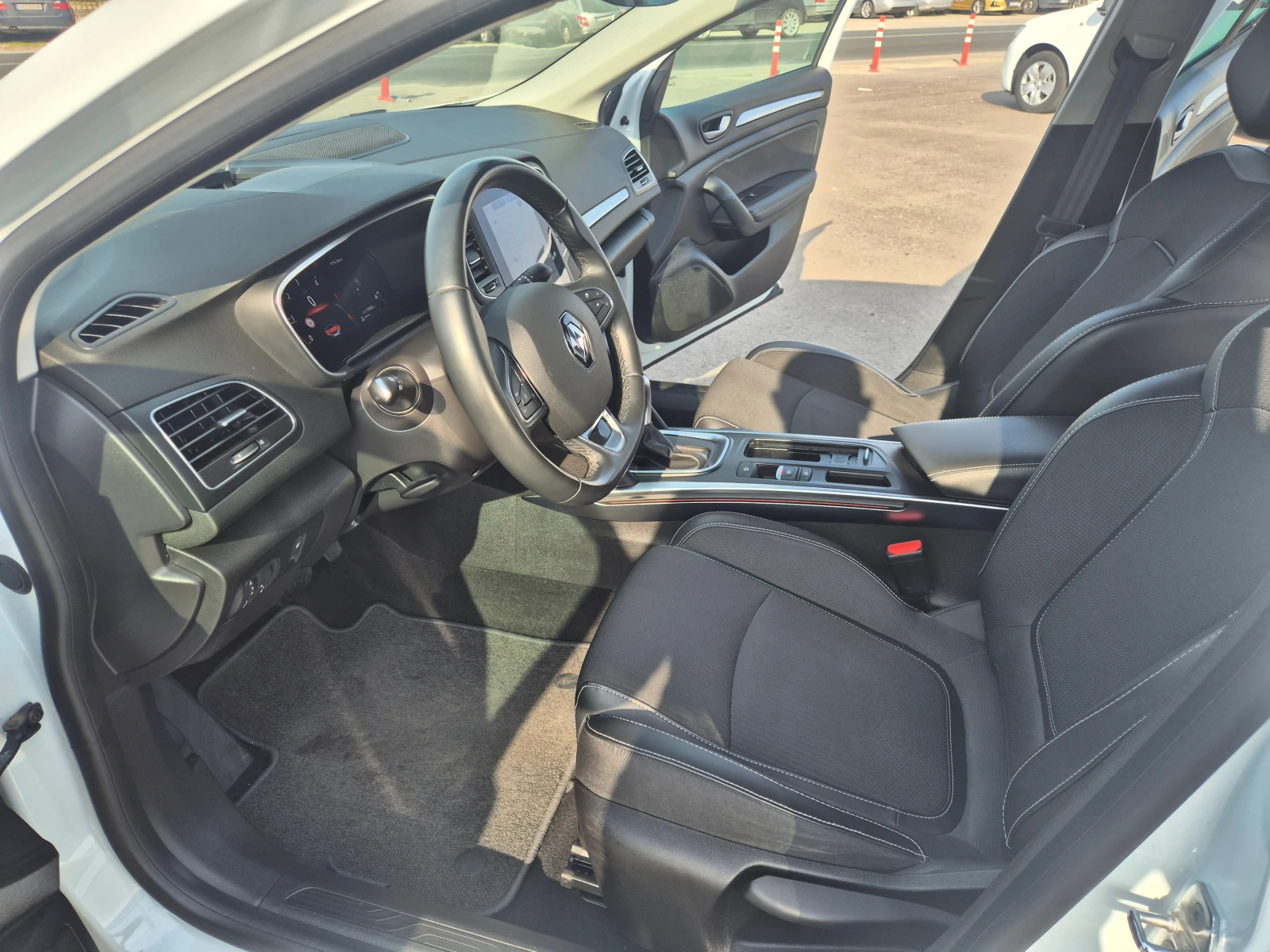 Renault Megane INTENS A/T= 1, 5DCI-115кс , снимка 13 - Автомобили и джипове - 53712611