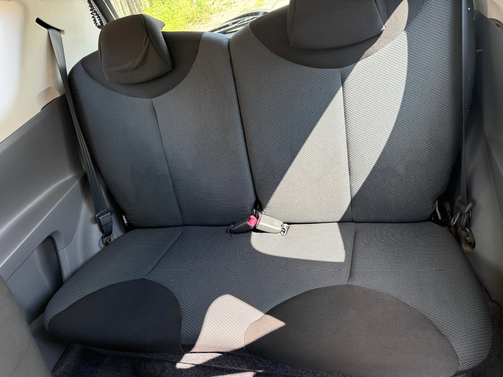 Toyota Aygo 1.0VVTI Топ състояния като нова, снимка 13 - Автомобили и джипове - 54658084
