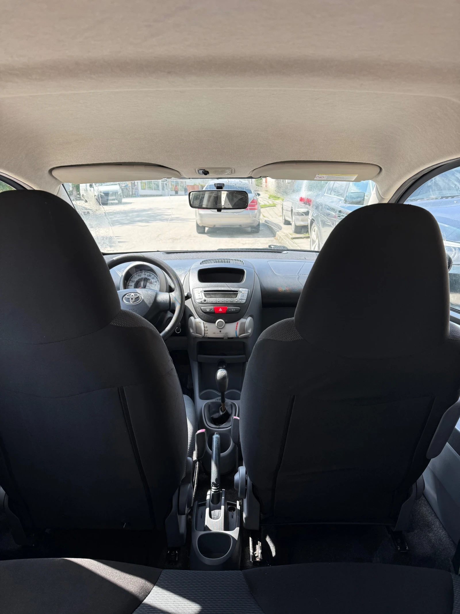 Toyota Aygo 1.0VVTI Топ състояния като нова, снимка 12 - Автомобили и джипове - 54658084