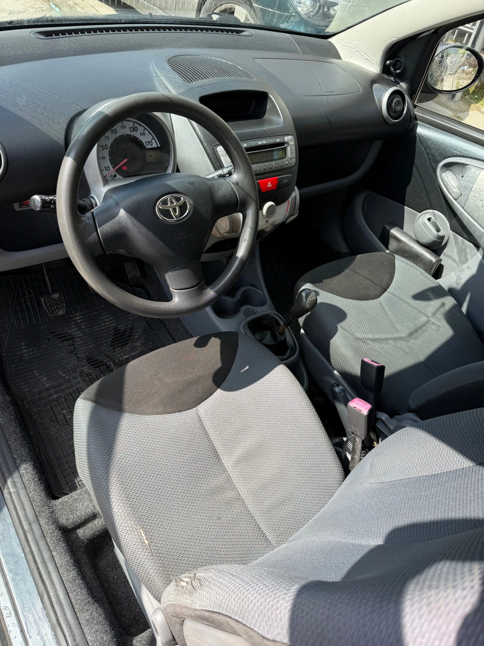 Toyota Aygo 1.0VVTI Топ състояния като нова, снимка 9 - Автомобили и джипове - 54658084