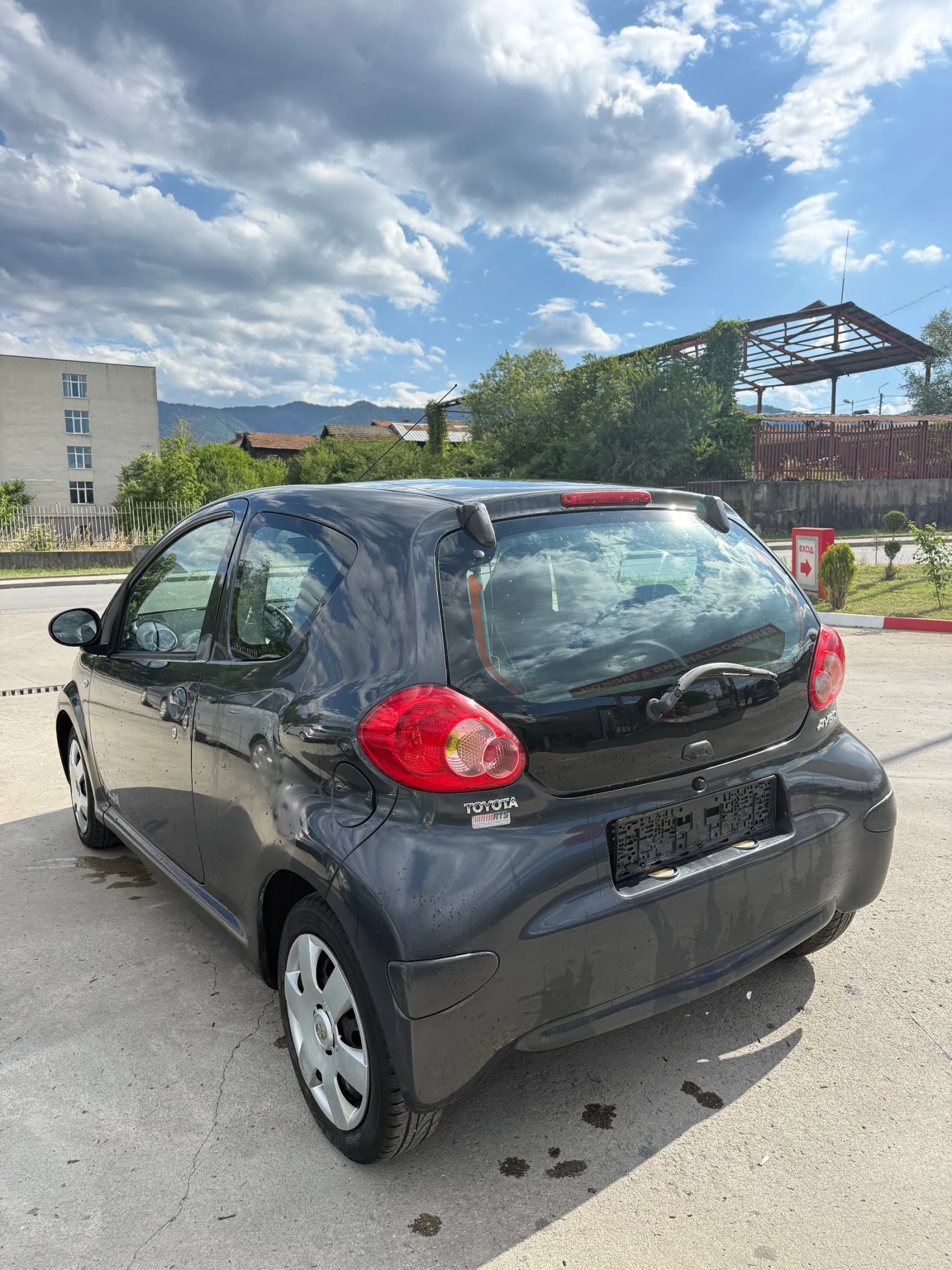 Toyota Aygo 1.0i Топ състояния като нова обслужена климатик, снимка 6 - Автомобили и джипове - 55227872